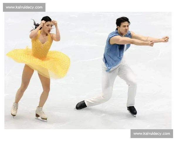 2025 北京花样滑冰联赛冰立方开赛 队列滑首秀成亮点