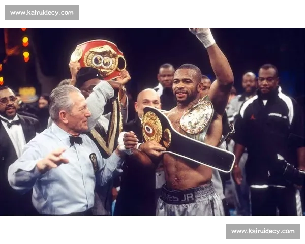 刘易斯与迈考尔的激烈对决背后：两位拳坛传奇的宿命碰撞与历史意义