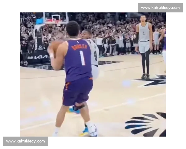 马刺与太阳激战回顾 布克与兰德尔对决精彩不断